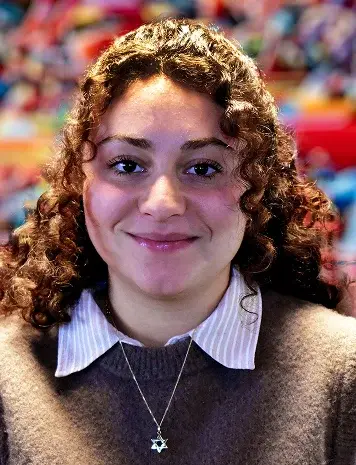 ariella-basgner-headshot-tall