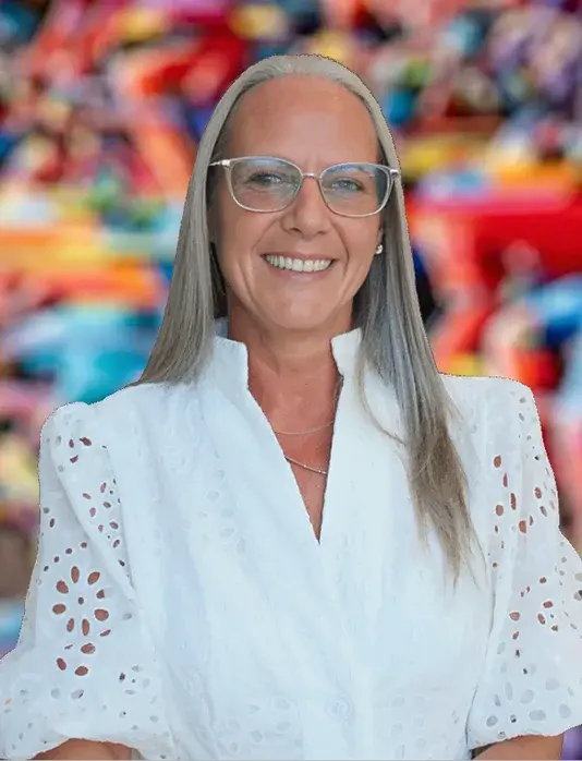 lara-jacobson-headshot-tall